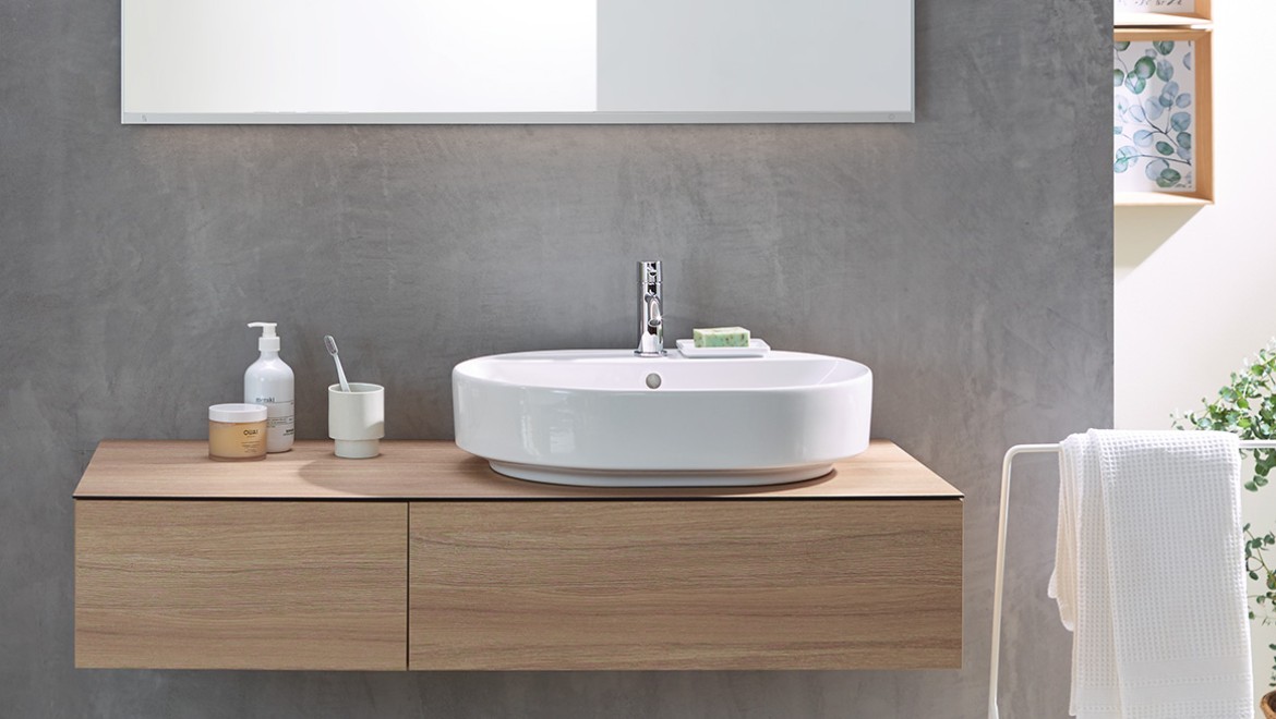 Bathroom with Geberit Variform washbasin and funiture