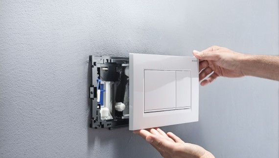 White Sigma20 actuator plate (© Geberit)