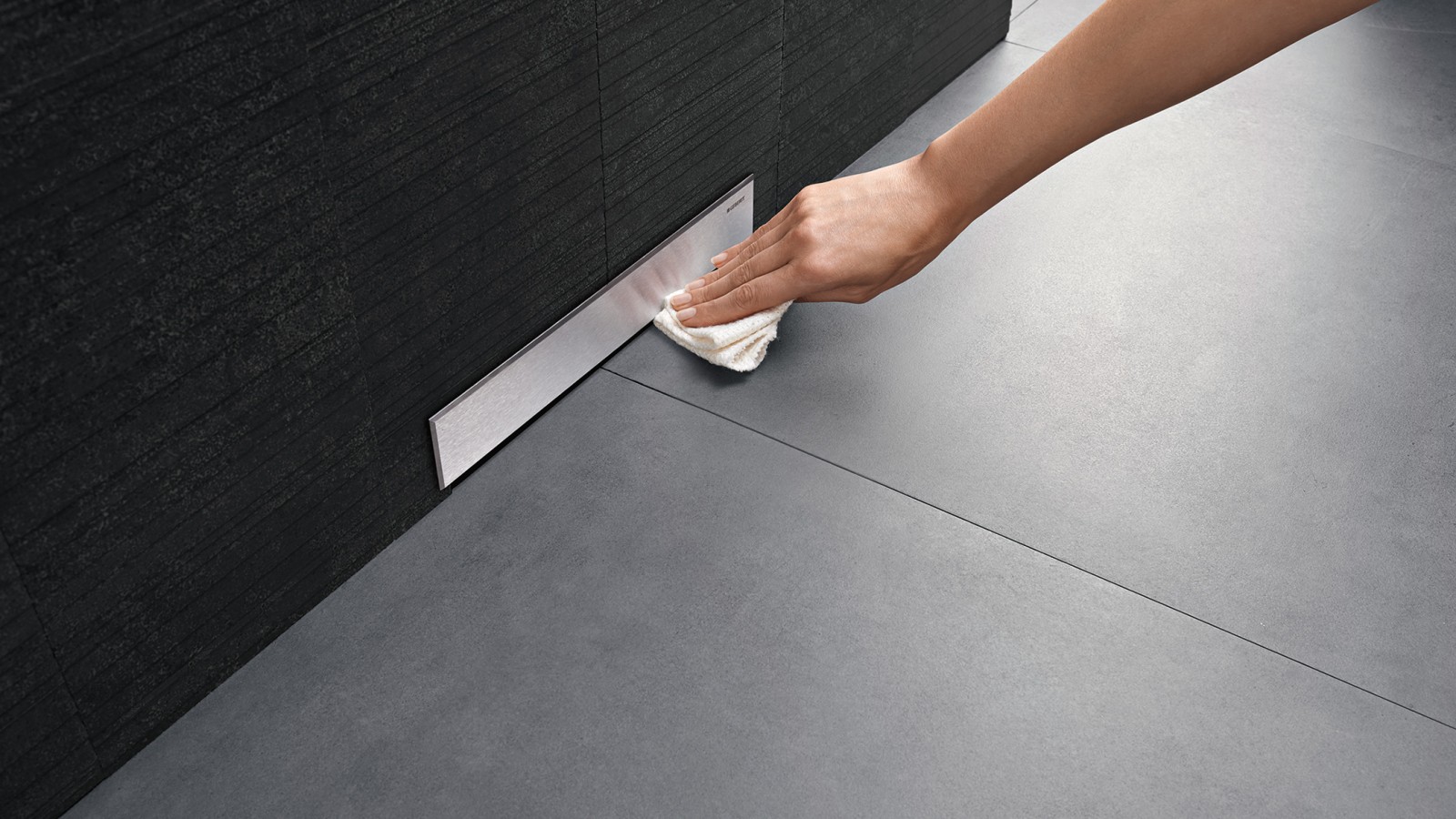 Évacuation murale pour douche de plain-pied Geberit (© Geberit) Évacuation murale pour douche de plain-pied Geberit (© Geberit)