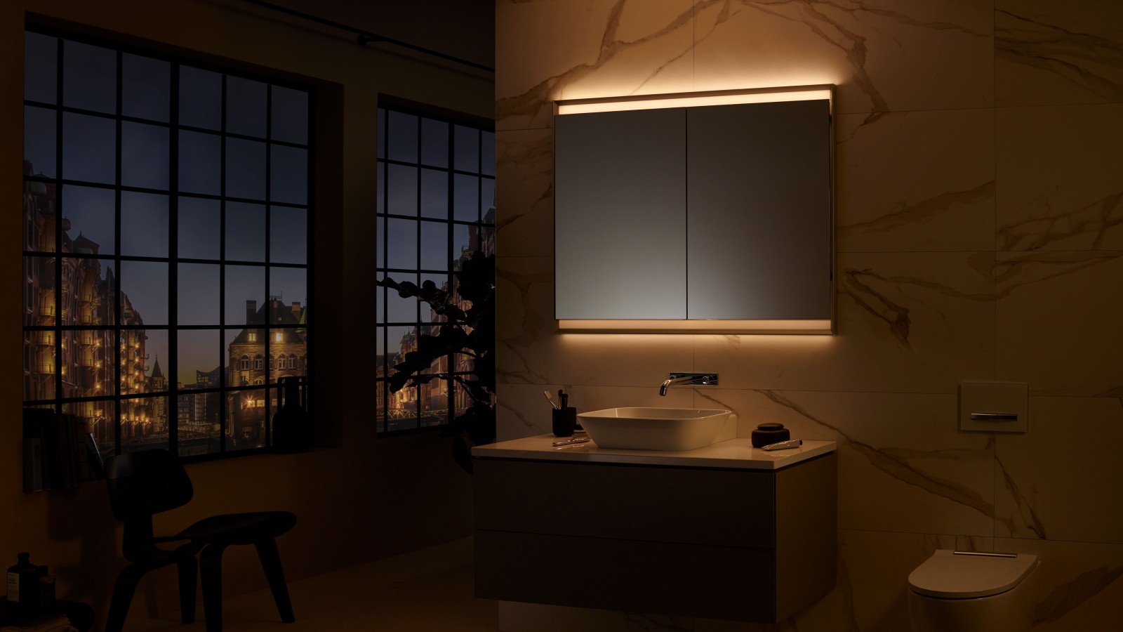 The Geberit ONE mirror cabinet with ComfortLight (© Geberit) The Geberit ONE mirror cabinet with ComfortLight (© Geberit)