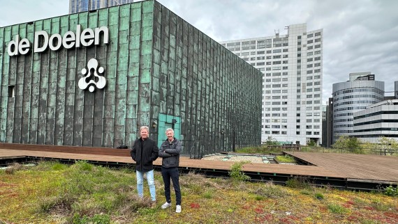 Les deux architects Dave Hoffers (à droite) et Carlo Bes et le centre De Doelen