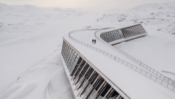 Le toit de l'Icefjord Centre sert aussi de terrasse (© Adam Mørk)