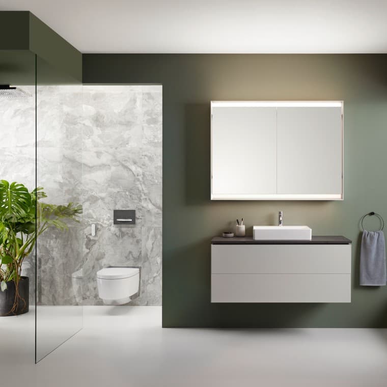 WC lavant Geberit AquaClean Mera Comfort dans une salle de bains Geberit ONE WC lavant Geberit AquaClean Mera Comfort dans une salle de bains Geberit ONE