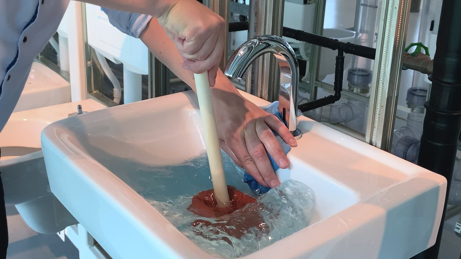 Cover the overflow hole with your hand and a cloth Cover the overflow hole with your hand and a cloth