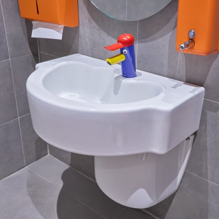 Pour les enfants, des équipements de la gamme Geberit Bambini sont utilisés. (© Oğuzhan Kasar) Pour les enfants, des équipements de la gamme Geberit Bambini sont utilisés. (© Oğuzhan Kasar)