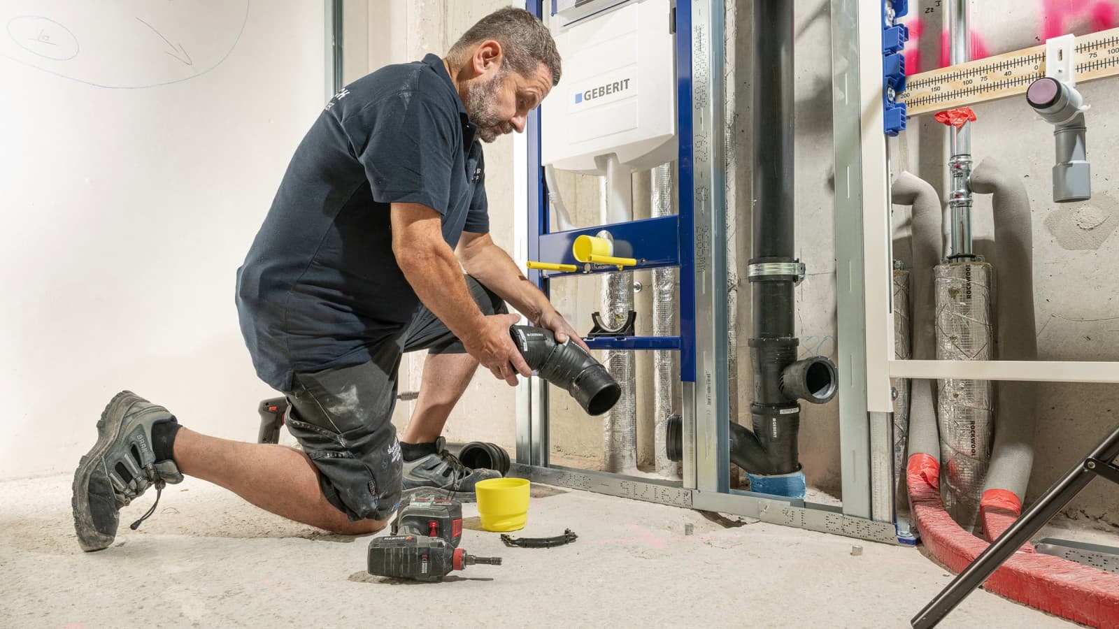 Les équipements de salle de bains sont raccordés directement à la colonne de chute, sans qu’il soit nécessaire d’installer un tuyau de dérivation. Les équipements de salle de bains sont raccordés directement à la colonne de chute, sans qu’il soit nécessaire d’installer un tuyau de dérivation.